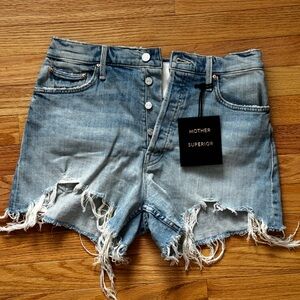 MOTHER The Tomcat High-Rise Kick Fray
Denim Shorts